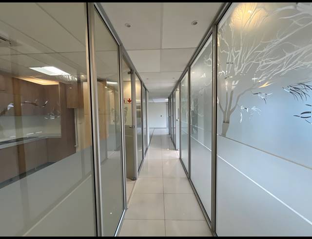 415.30M² OFFICE TO LET IN NEWLANDS